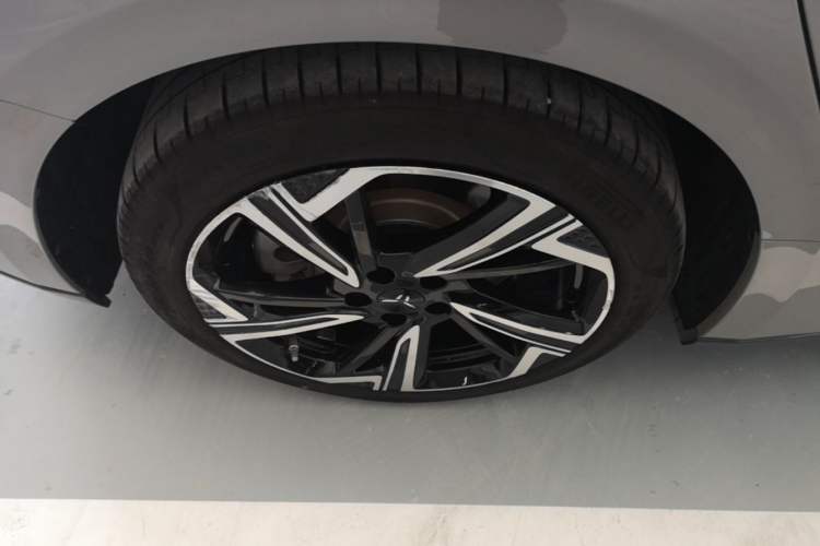 Used Hongqi EH7 2024 760 Pro+ Four-Wheel Drive Version Right Rear Wheel Hub