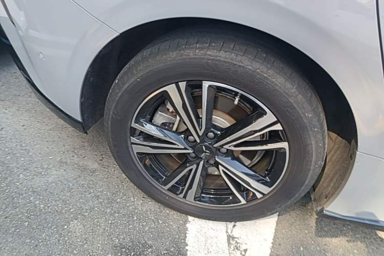 Used Hongqi EH7 2024 690 Pro Right Rear Wheel Hub