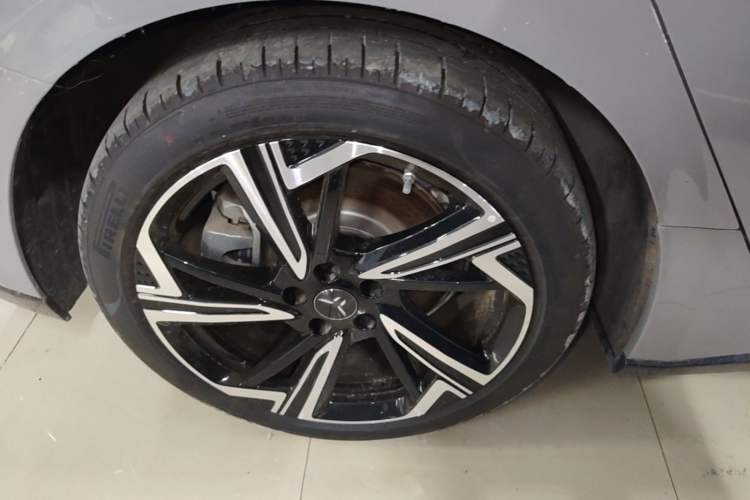 Used Hongqi EH7 2024 760 Pro+ Four-Wheel Drive Version Right Rear Wheel Hub