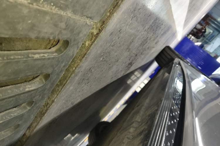 Used Hongqi EH7 2024 690 Pro Right Side Sill