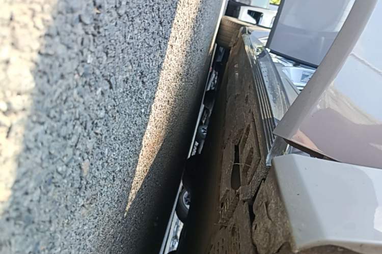 Used Hongqi EH7 2024 690 Pro Right Side Sill