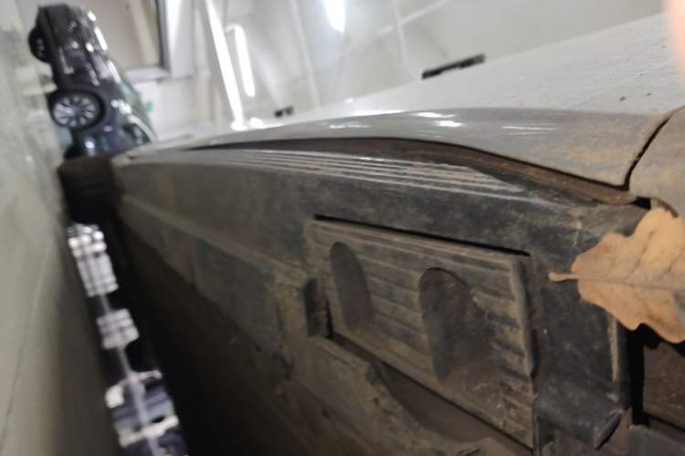 Used Hongqi EH7 2024 760 Pro+ Four-Wheel Drive Version Right Side Sill