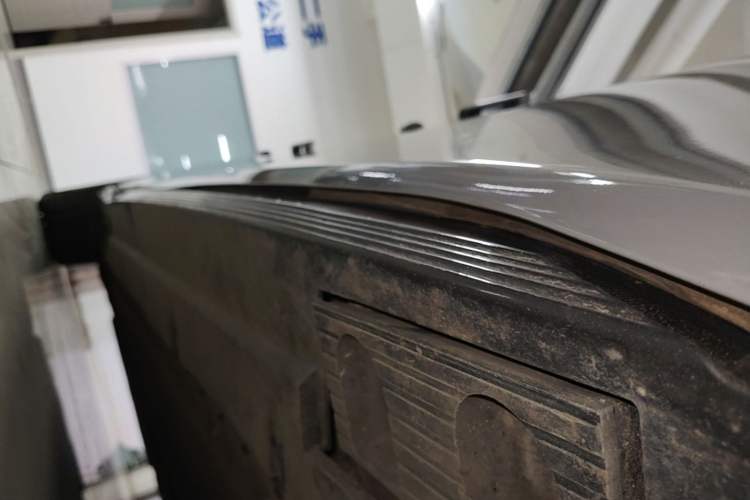 Used Hongqi EH7 2024 760 Pro+ Four-Wheel Drive Version Right Side Sill