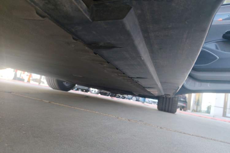 Used Hongqi EH7 2024 760 Pro+ Four-Wheel Drive Version Right Side Sill