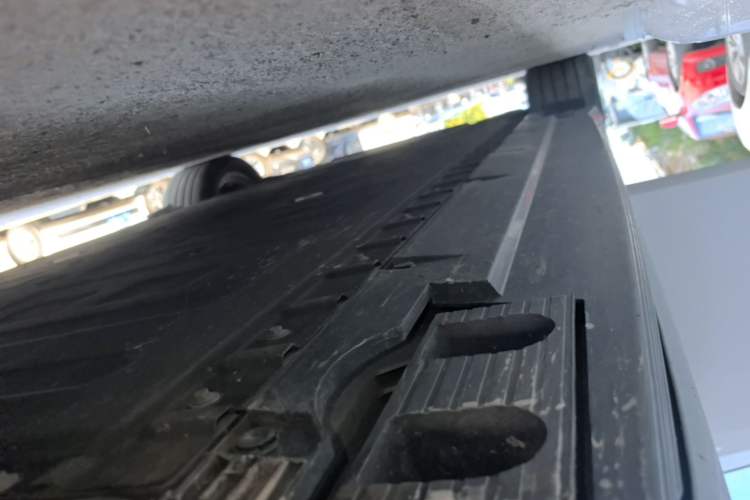 Used Hongqi EH7 2024 820 Pro Right Side Sill