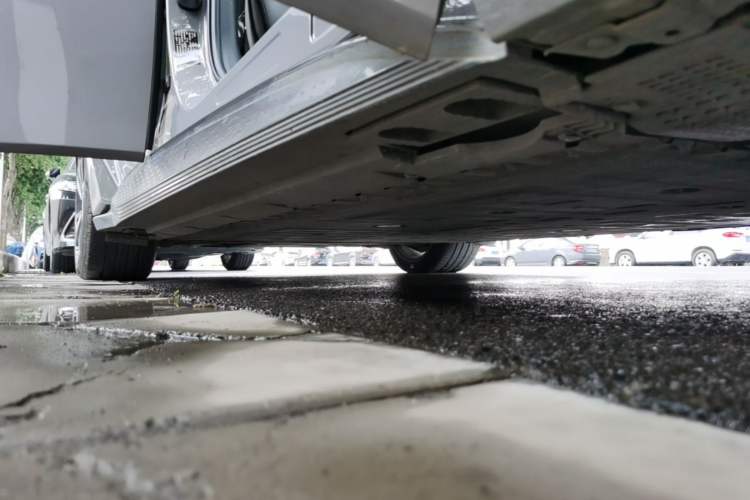Used Hongqi EH7 2024 760 Pro+ Four-Wheel Drive Version Right Side Sill