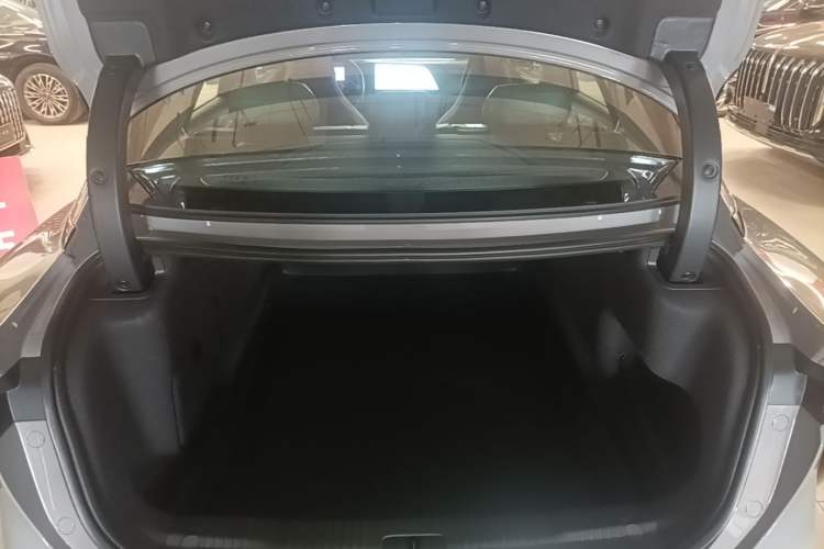 Used Hongqi EH7 2024 820 Pro Trunk