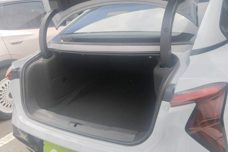 Used Hongqi EH7 2024 820 Pro Trunk