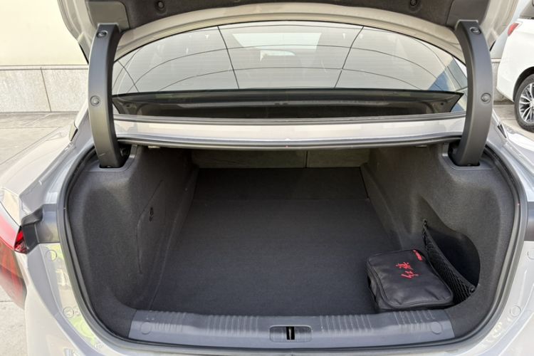 Used Hongqi EH7 2024 760 Pro+ Four-Wheel Drive Version Trunk