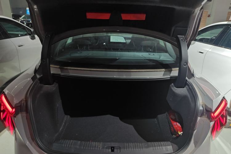 Used Hongqi EH7 2024 820 Pro Trunk