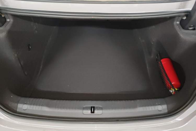 Used Hongqi EH7 2024 690 Pro Trunk