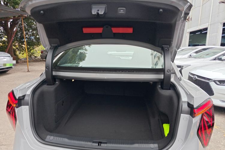 Used Hongqi EH7 2024 760 Pro+ Four-Wheel Drive Version Trunk