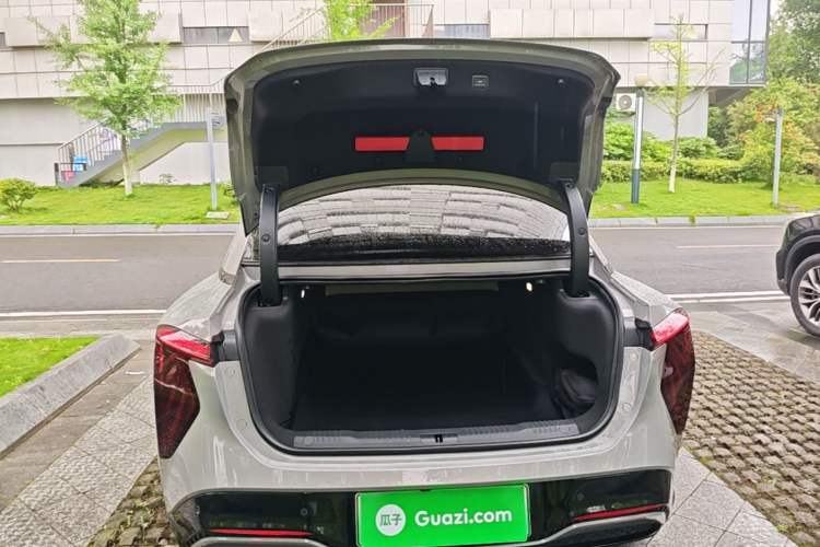 Used Hongqi EH7 2024 690 Pro Trunk