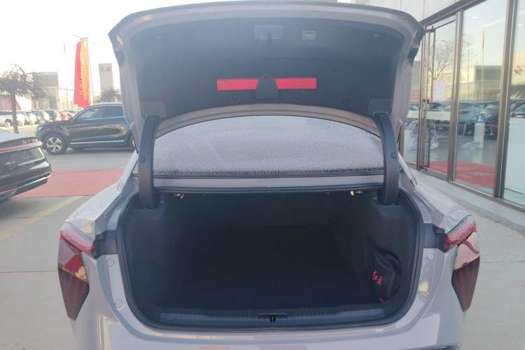 Used Hongqi EH7 2024 760 Pro+ Four-Wheel Drive Version Trunk