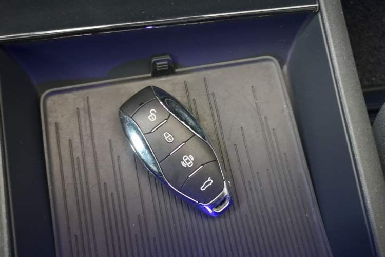 Used Hongqi EH7 2024 760 Pro+ Four-Wheel Drive Version Vehicle Key