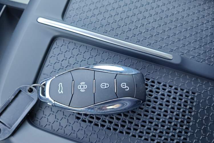 Used Hongqi EH7 2024 760 Pro+ Four-Wheel Drive Version Vehicle Key