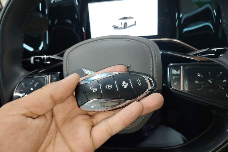 Used Hongqi EH7 2024 760 Pro+ Four-Wheel Drive Version Vehicle Key