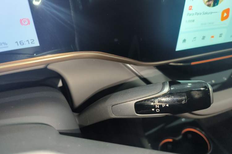 Used Hongqi EH7 2024 690 Pro Gear Lever