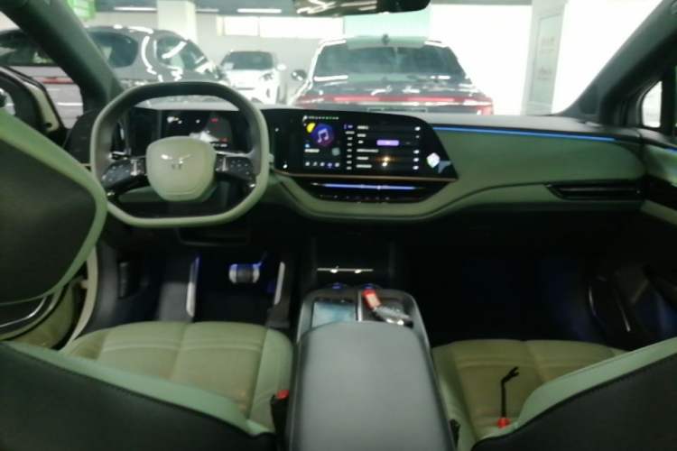 Used Hongqi EH7 2024 820 Pro Center Console