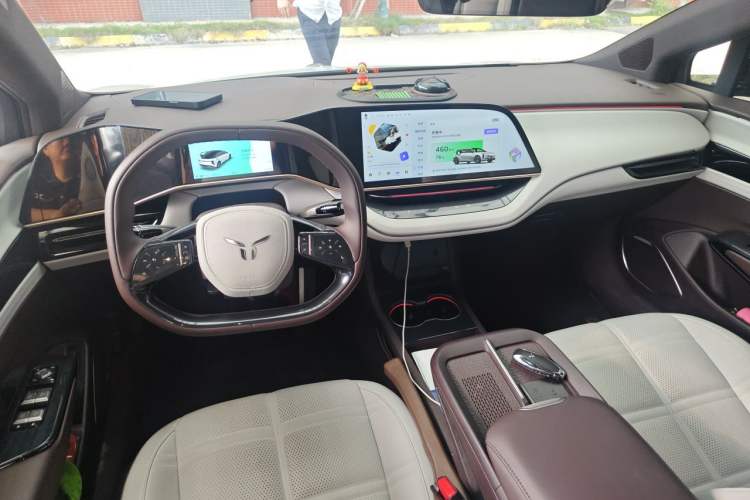 Used Hongqi EH7 2024 600 Pro Center Console