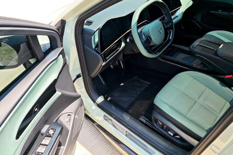 Used Hongqi EH7 2024 760 Pro+ Four-Wheel Drive Version Driver Seat