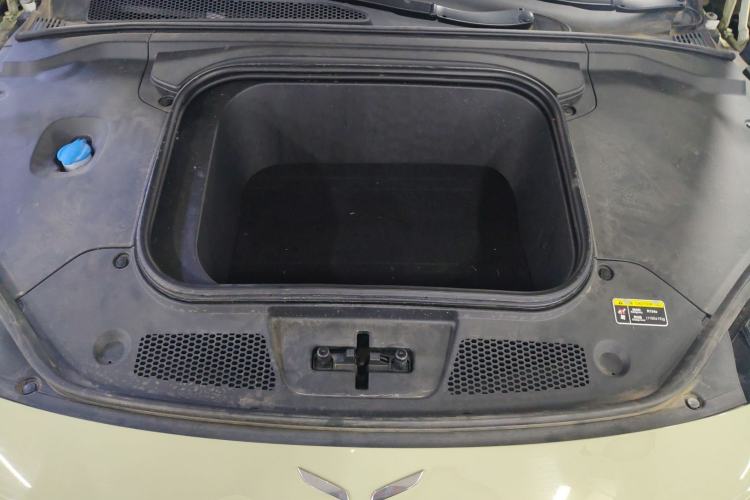 Used Hongqi EH7 2024 760 Pro+ Four-Wheel Drive Version Engine Bay