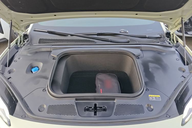 Used Hongqi EH7 2024 760 Pro+ Four-Wheel Drive Version Engine Bay