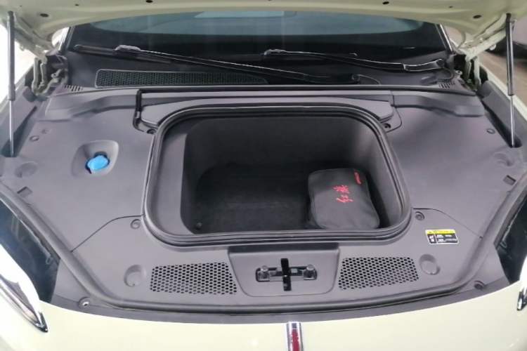 Used Hongqi EH7 2024 820 Pro Engine Bay