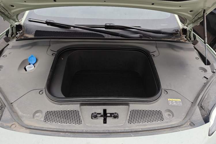 Used Hongqi EH7 2024 820 Pro Engine Bay