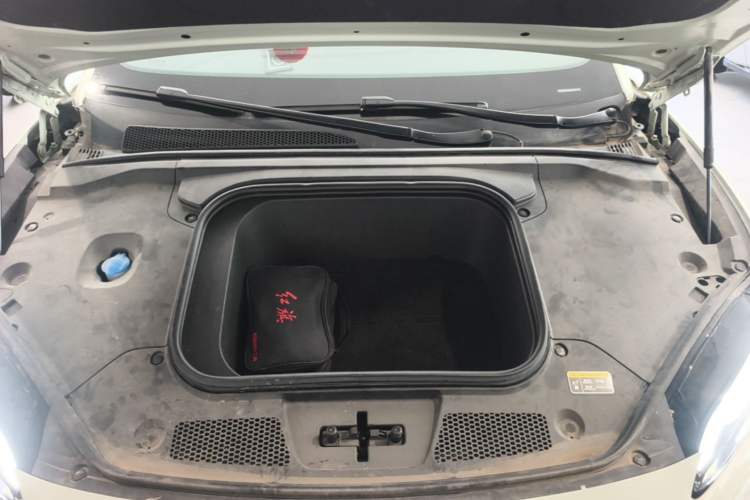 Used Hongqi EH7 2024 760 Pro+ Four-Wheel Drive Version Engine Bay