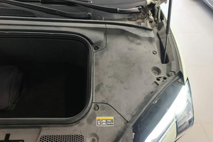 Used Hongqi EH7 2024 760 Pro+ Four-Wheel Drive Version Engine Bay Left