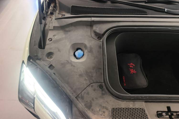 Used Hongqi EH7 2024 760 Pro+ Four-Wheel Drive Version Engine Bay Right