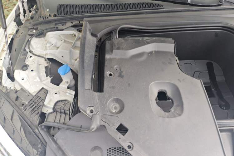 Used Hongqi EH7 2024 600 Pro Engine Bay Right