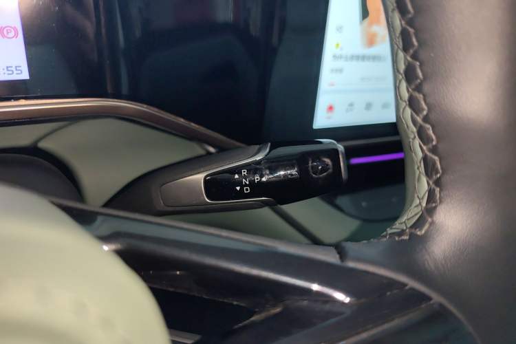 Used Hongqi EH7 2024 690 Pro Gear Lever