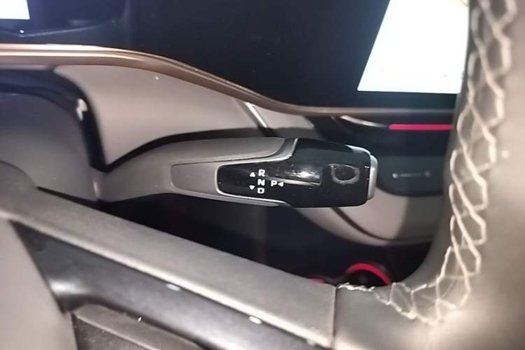 Used Hongqi EH7 2024 760 Pro+ Four-Wheel Drive Version Gear Lever