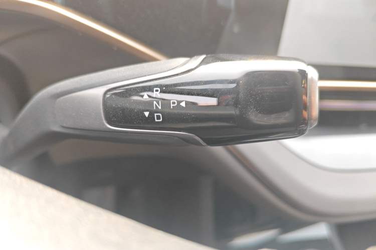 Used Hongqi EH7 2024 690 Pro Gear Lever