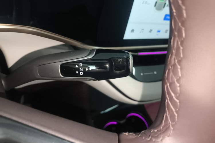 Used Hongqi EH7 2024 690 Pro Gear Lever