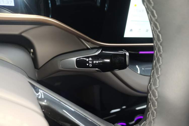Used Hongqi EH7 2024 690 Pro Gear Lever