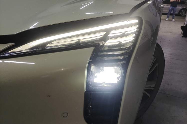 Used Hongqi EH7 2024 820 Pro Left Front Headlight