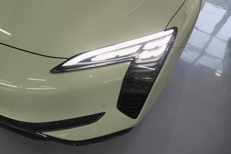 Used Hongqi EH7 2024 690 Pro Left Front Headlight