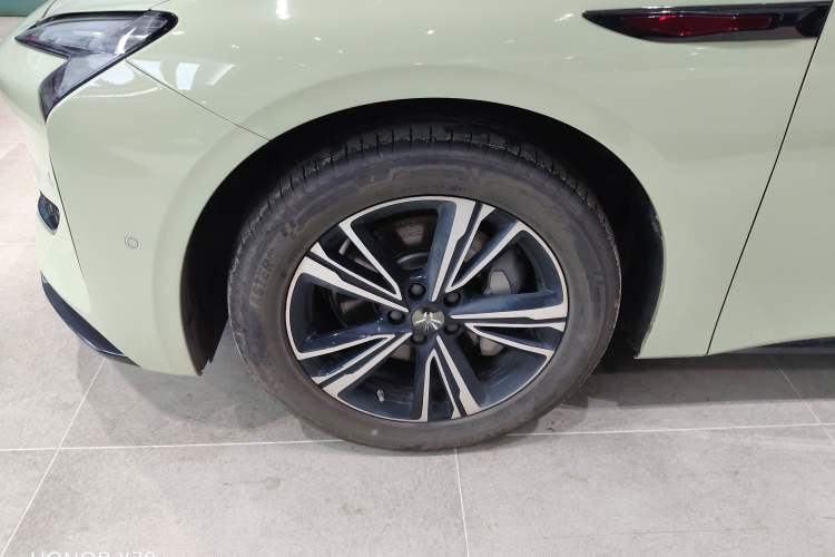 Used Hongqi EH7 2024 690 Pro Left Front Wheel Hub