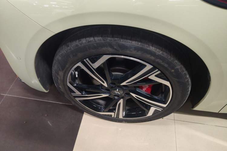 Used Hongqi EH7 2024 760 Pro+ Four-Wheel Drive Version Left Front Wheel Hub