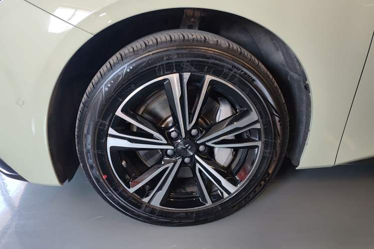 Used Hongqi EH7 2024 690 Pro Left Front Wheel Hub