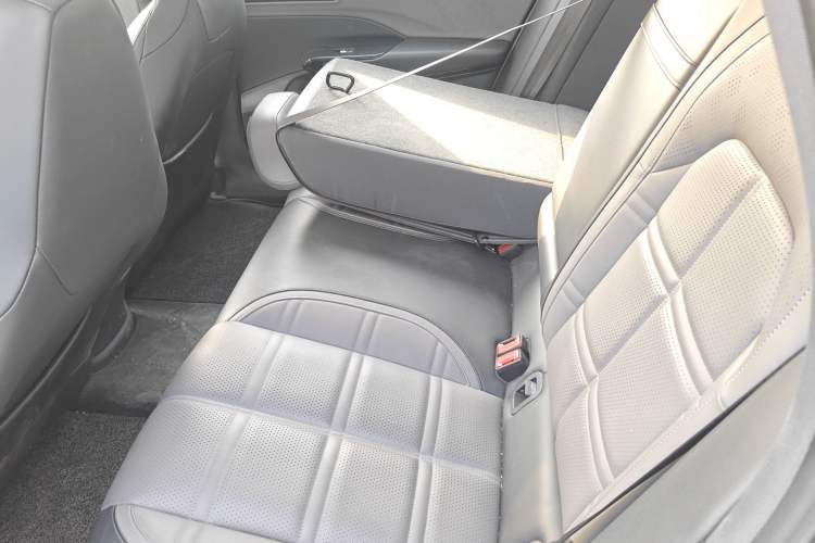 Used Hongqi EH7 2024 690 Pro Left Rear Seat