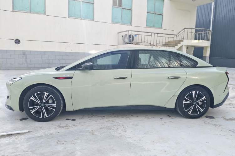 Used Hongqi EH7 2024 690 Pro Left Side
