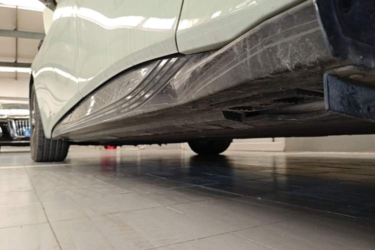 Used Hongqi EH7 2024 820 Pro Left Side Sill