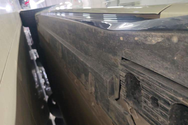 Used Hongqi EH7 2024 760 Pro+ Four-Wheel Drive Version Left Side Sill