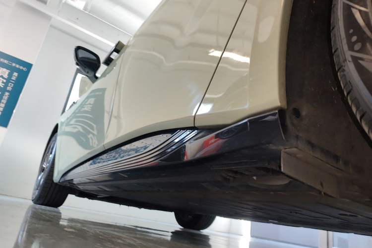 Used Hongqi EH7 2024 690 Pro Left Side Sill