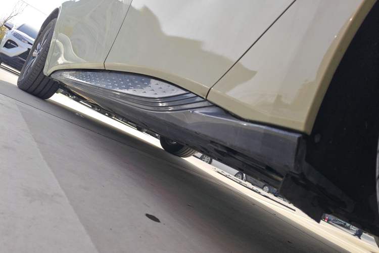 Used Hongqi EH7 2024 690 Pro Left Side Sill