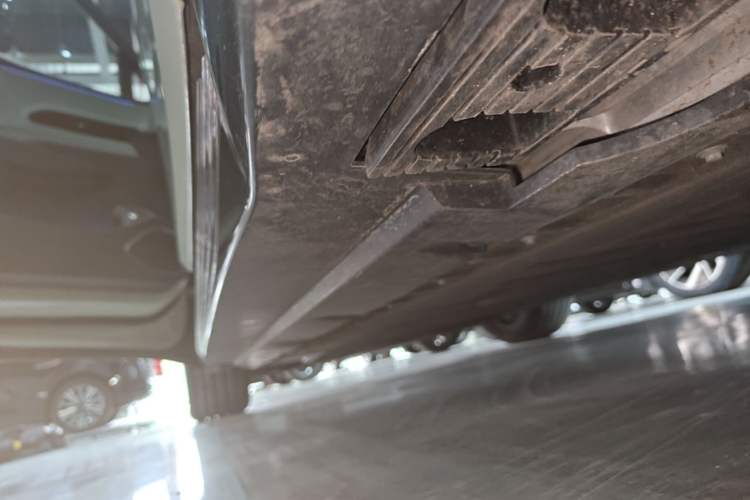 Used Hongqi EH7 2024 820 Pro Left Side Sill
